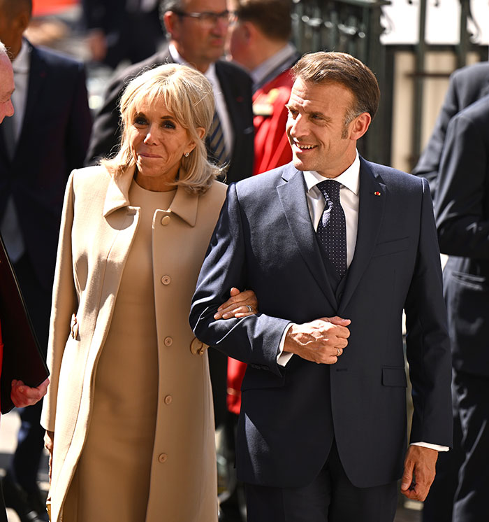French President Got Slapped By Wife In Infamous Moment Caught On Camera After She Saw Steamy Texts To Actress French President Got Slapped By Wife In Infamous Moment Caught On Camera After She Saw Steamy Texts To Actress