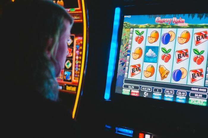 51 Signs That Make People Worry About The Economy And Their Wallets