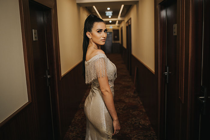 Guy Thinks He's Meeting Mistress At Hotel For A Fun Night, Opens The Door To Find Wife On The Bed Guy Thinks He's Meeting Mistress At Hotel For A Fun Night, Opens The Door To Find Wife On The Bed