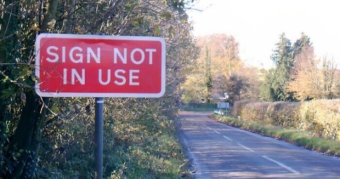 “Please Do Not Lick The Walls”: 83 Ridiculous Signs That Prove How Funny British People Are