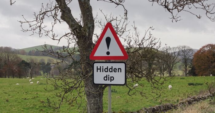 “Please Do Not Lick The Walls”: 83 Ridiculous Signs That Prove How Funny British People Are
