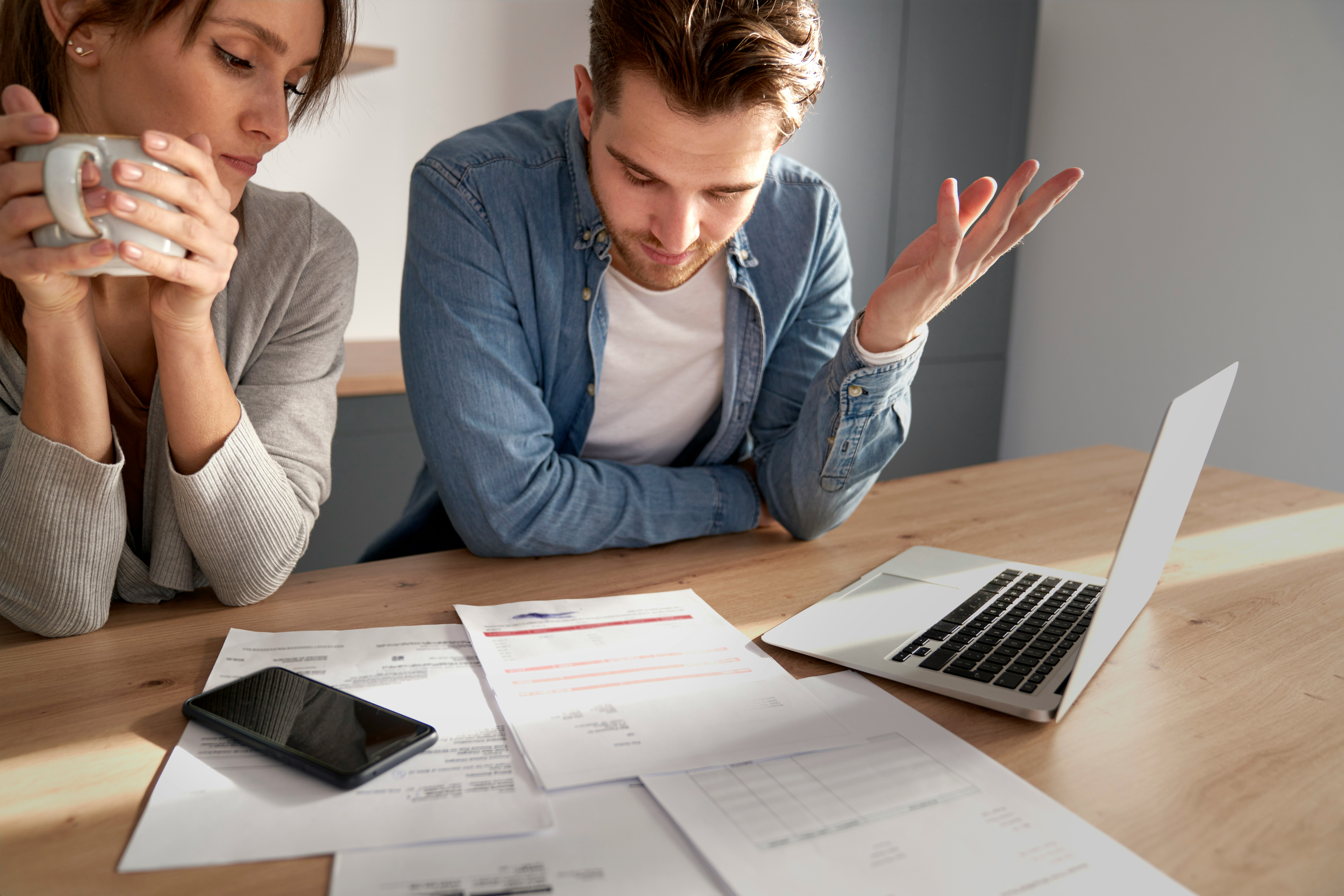 &ldquo;My Dad Just Started Laughing&rdquo;: Man Calls Out GF&rsquo;s Double Standard On Finances, Splits Family And Friends