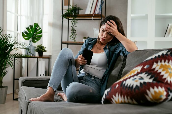 "Hidden Folder Had Pics Of Him & This Lady": 61 Wild Ways People Found Out Their Partner Was Cheating
