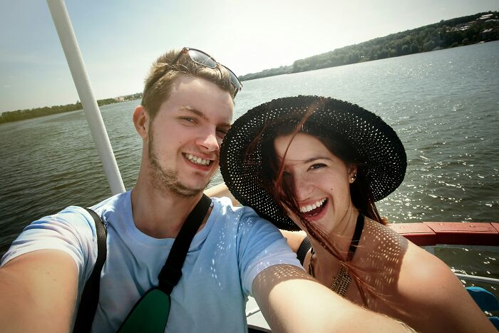 "Hidden Folder Had Pics Of Him & This Lady": 61 Wild Ways People Found Out Their Partner Was Cheating