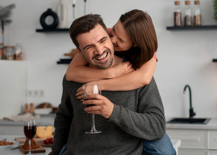 Wife Demands Prenup To Protect Her Income, Hubby Offers Her An 8% Interest Loan When She Needs Help