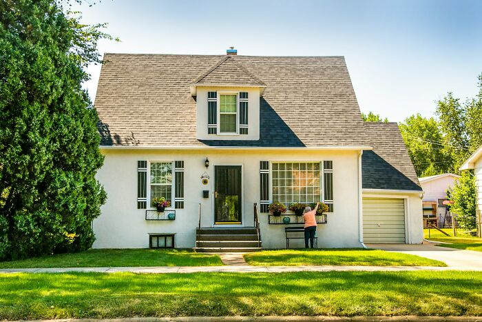 Can Someone Explain How A Town Can Have A Median Home Price Of 7 Million Dollars And A Median Income Of 60,000 Dollars?