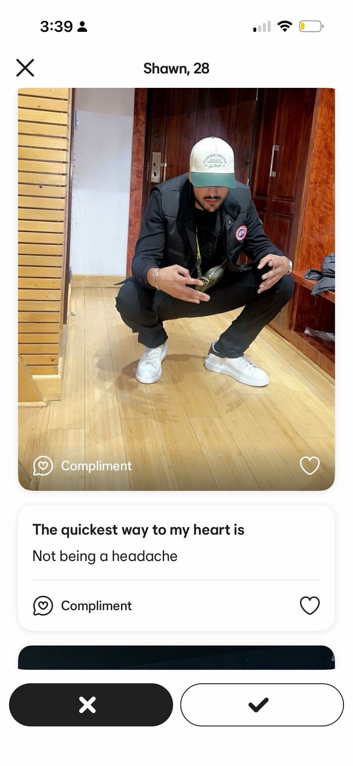 Dating profile of Shawn, 28, stating the key to his heart is not being a headache
