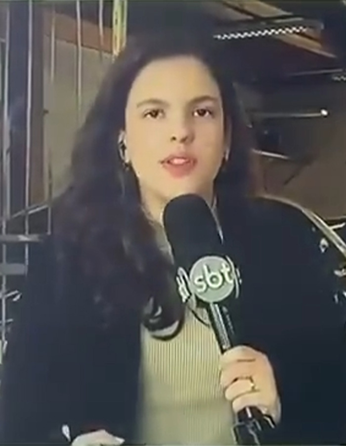 Jornalista atropelado por carro de polícia enquanto fazia reportagens ao vivo deixa espectadores atordoados
