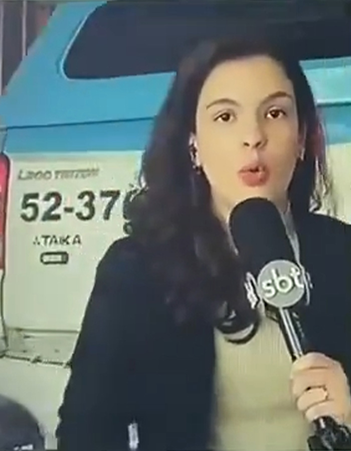 Jornalista atropelado por carro de polícia enquanto fazia reportagens ao vivo deixa espectadores atordoados