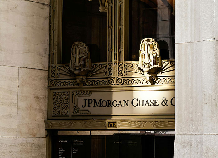 "Eu possuo você": O escândalo de assédio do JP Morgan explode à medida que as palavras perturbadoras do executivo acusado são reveladas