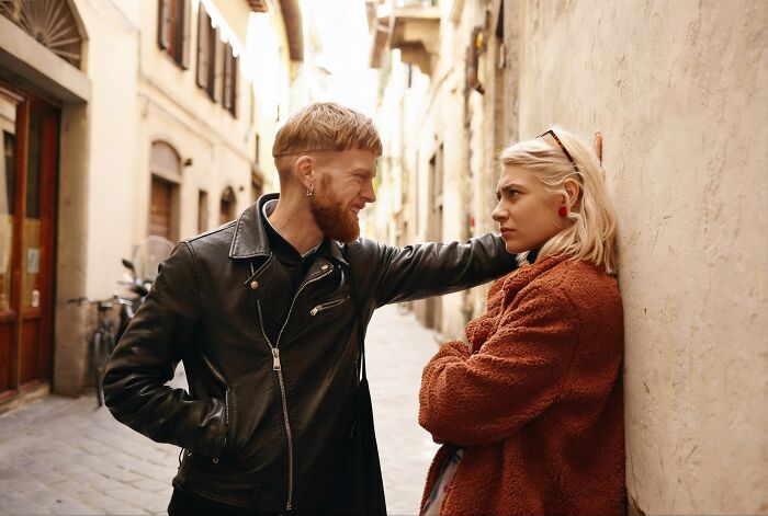 35 Annoying Things Tourists Keep Doing Abroad That Locals Simply Can’t Stand