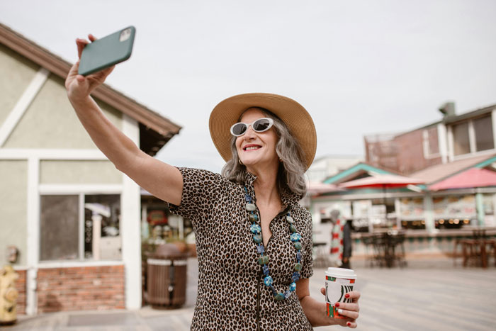Financially Irresponsible MIL Refuses DIL's Request To Pay Back $1.5K Loan, Says She's On Vacation