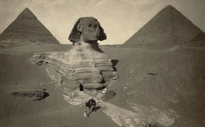 Powerful photo of the Great Sphinx and pyramids in Egypt with desert landscape