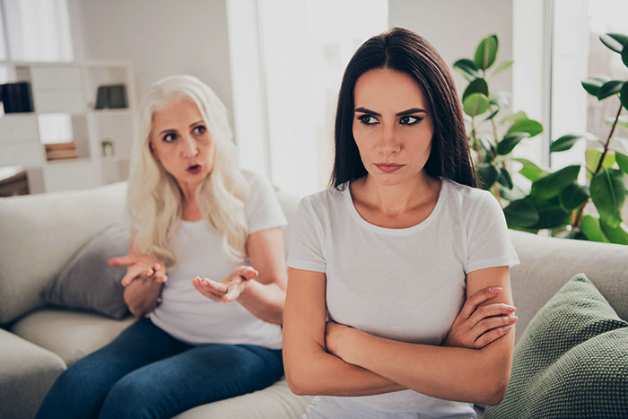 Mom Disgusted With Daughter For Taking Kid To Ex's Bigoted Fam, Rats Her Out To Ex ASAP