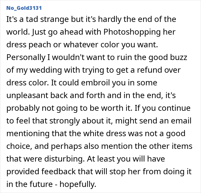 Wedding Officiant’s Choice Of Attire Enrages Guests And Leaves Couple Baffled Wedding Officiant’s Choice Of Attire Enrages Guests And Leaves Couple Baffled