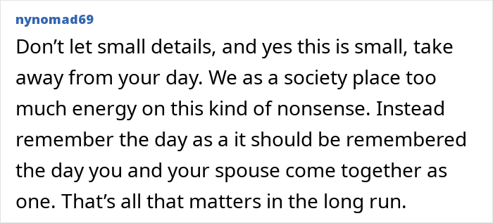 Wedding Officiant’s Choice Of Attire Enrages Guests And Leaves Couple Baffled Wedding Officiant’s Choice Of Attire Enrages Guests And Leaves Couple Baffled