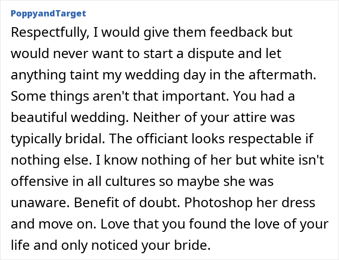 Wedding Officiant’s Choice Of Attire Enrages Guests And Leaves Couple Baffled Wedding Officiant’s Choice Of Attire Enrages Guests And Leaves Couple Baffled