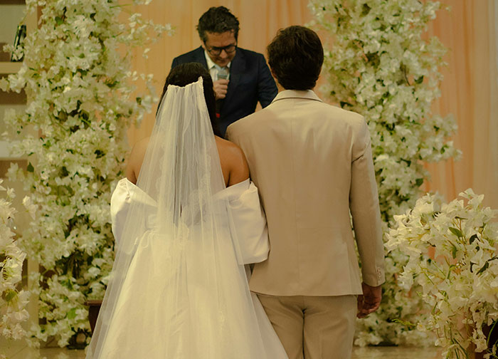Wedding Officiant’s Choice Of Attire Enrages Guests And Leaves Couple Baffled Wedding Officiant’s Choice Of Attire Enrages Guests And Leaves Couple Baffled