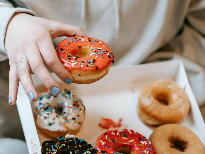 "Sugar Obsessed" Influencer Reveals Her Impressive Transformation After Cutting Out Sweets For Just Two Weeks