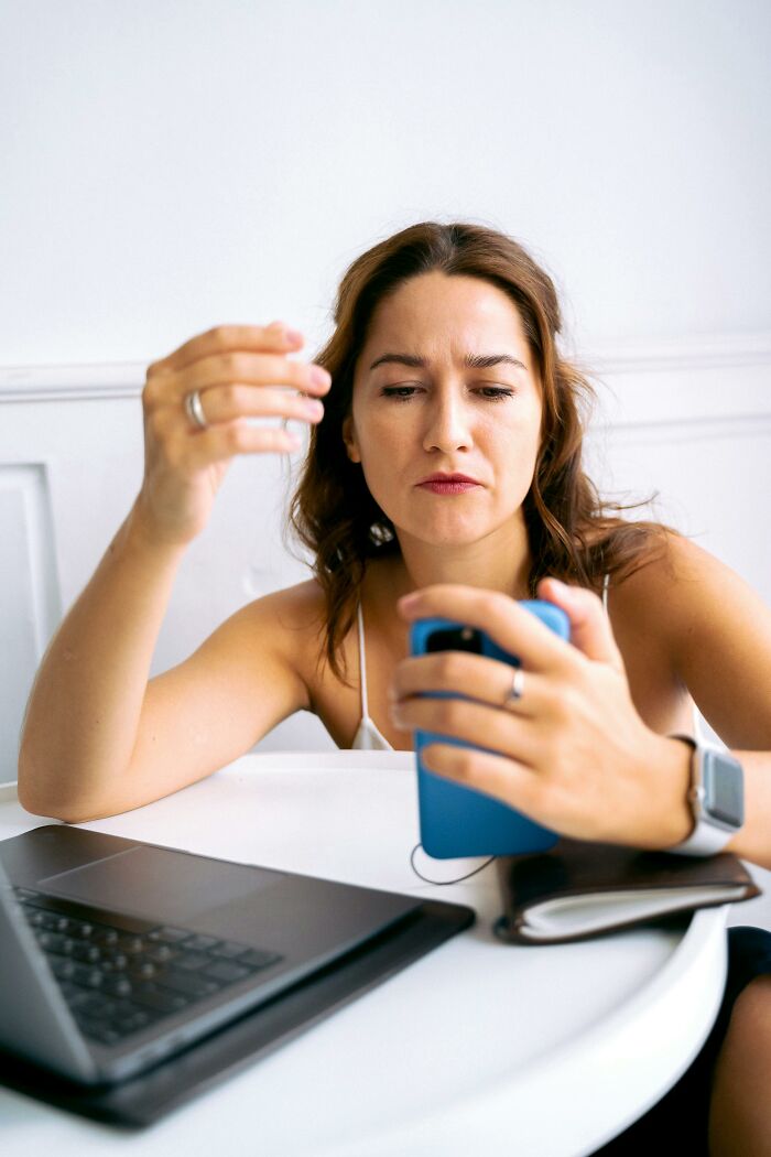 "Hidden Folder Had Pics Of Him & This Lady": 61 Wild Ways People Found Out Their Partner Was Cheating