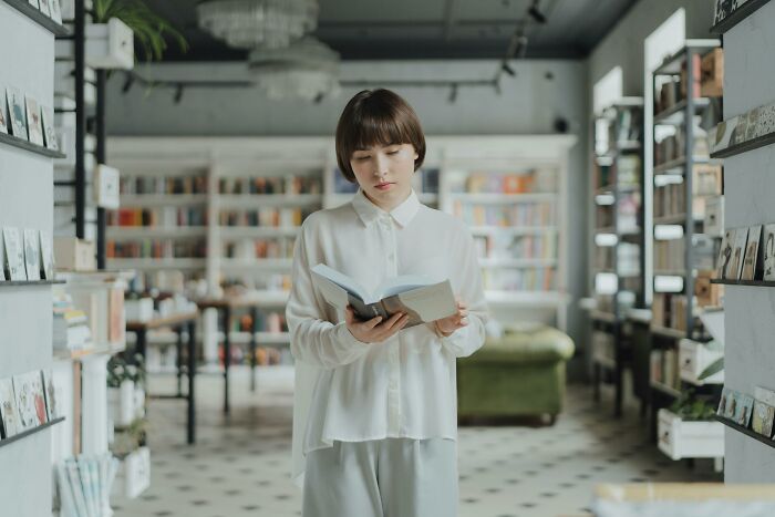 Person reading a book in a cozy library for vocabulary quiz on obscure words Person reading a book in a cozy library for vocabulary quiz on obscure words