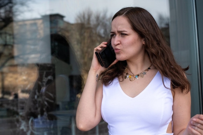 Woman Starts Dating Friend’s Ex-Husband, Gets A Call When She Finds Out And It Makes Her Cry Woman Starts Dating Friend’s Ex-Husband, Gets A Call When She Finds Out And It Makes Her Cry