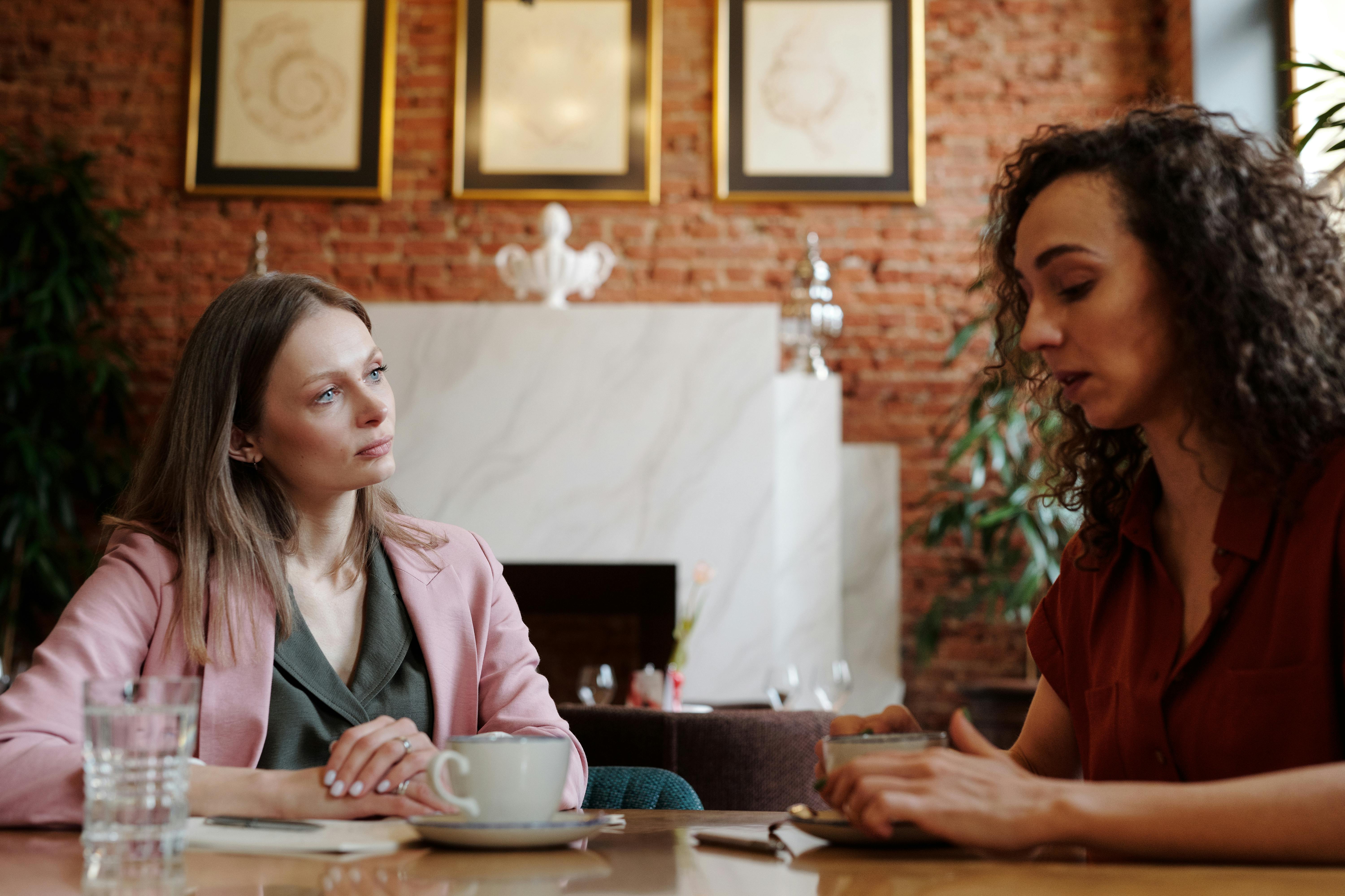 Woman Asks All Close Friends To Be Her Bridesmaid, Except For One And Shares Her Controversial Reason Woman Asks All Close Friends To Be Her Bridesmaid, Except For One And Shares Her Controversial Reason