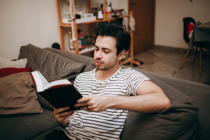 Woman Can't Stand Her Boyfriend Over His Weird And Entitled Behavior: "This Triggers Me So Much" Woman Can't Stand Her Boyfriend Over His Weird And Entitled Behavior: "This Triggers Me So Much"
