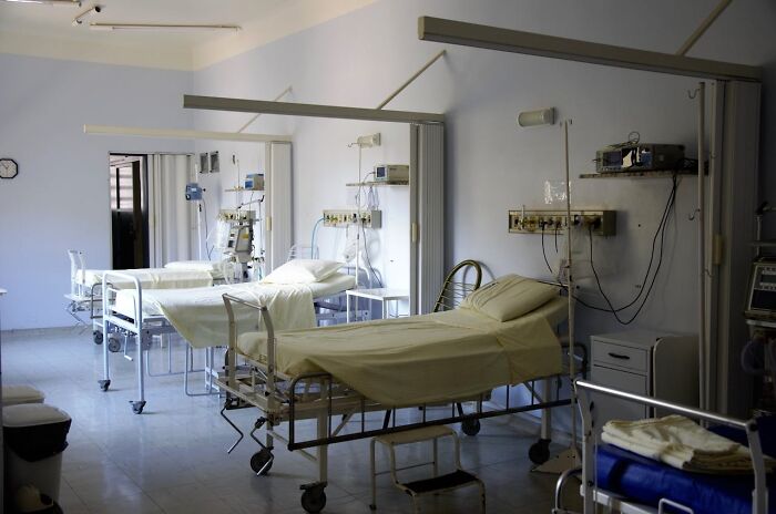 45 Shocking Secrets From Hospitals, Airports, And Hotels, Told By Their Employees