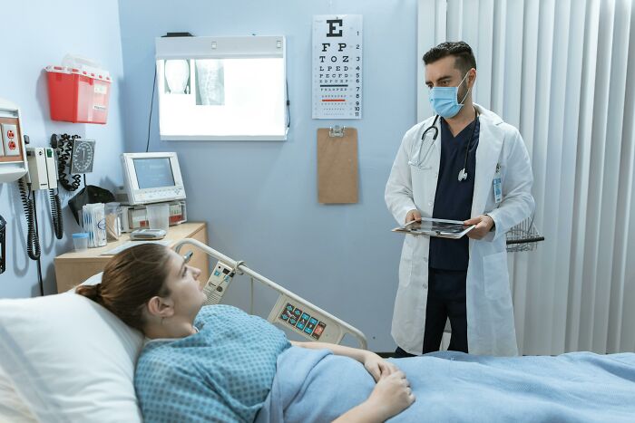 59 Hilarious And Unhinged Notes From Charts That Patients Were Never Supposed To Know