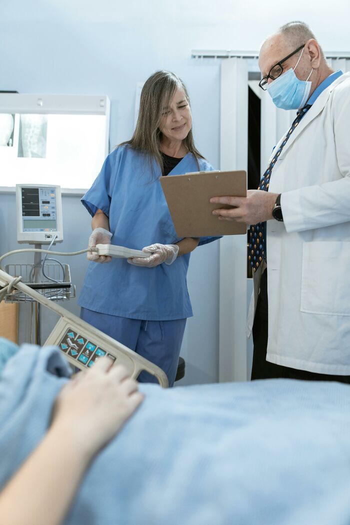 59 Hilarious And Unhinged Notes From Charts That Patients Were Never Supposed To Know