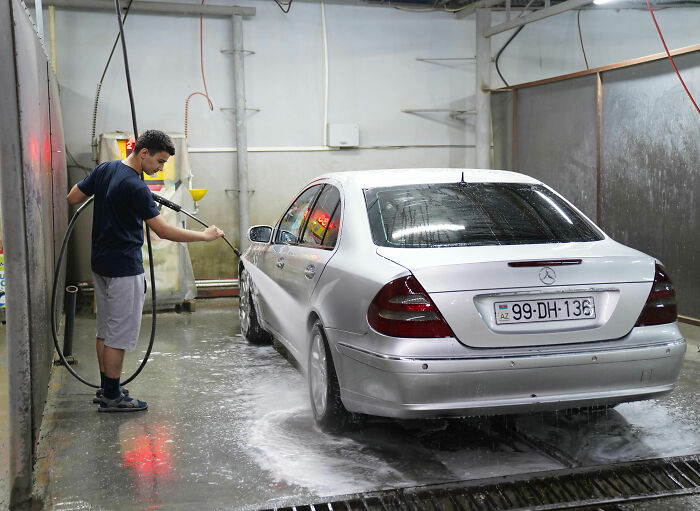 O hábito inocente de trair os maridos com carros pode expor instantaneamente seu caso secreto
