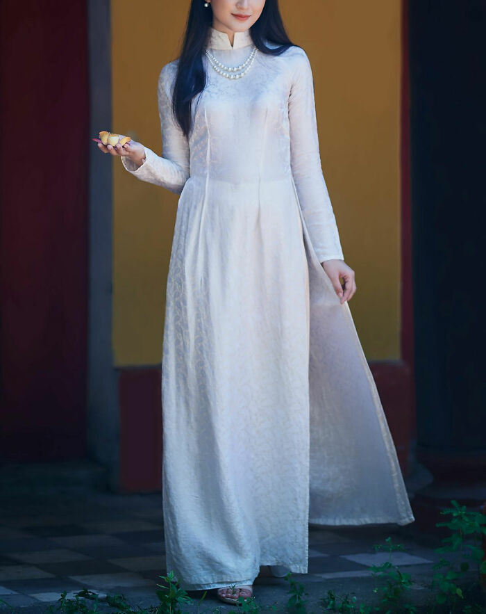A woman in a traditional wedding dress, holding a small object, symbolizing potential issues in wedding drama stories.