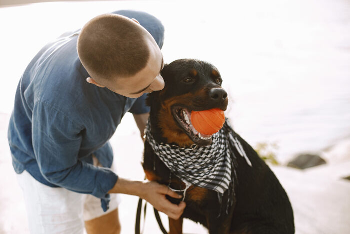 30 Tiny Red Flags That People Say Reveal More About Someone Than You’d Expect