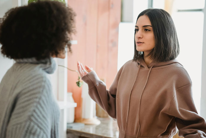 Woman Leeches Off Sick Dad For Years, Shamelessly Demands Half Of Inheritance He Left For Sister Woman Leeches Off Sick Dad For Years, Shamelessly Demands Half Of Inheritance He Left For Sister