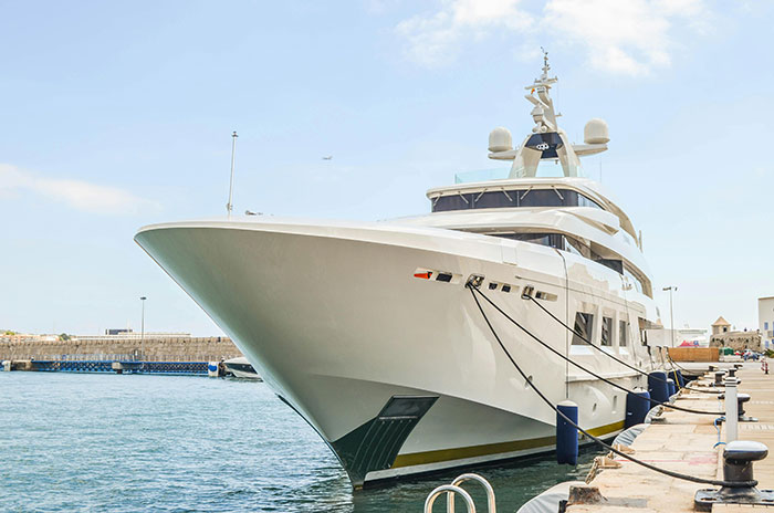 60 Things And Actions So Out-Of-Touch Only The Ultra-Rich Could Do Them
