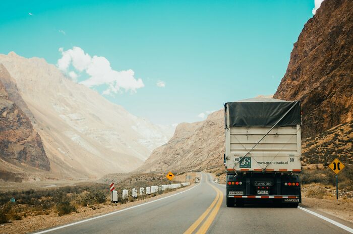 “Still Get Nightmares”: 61 Truckers Open Up About Places They Genuinely Fear