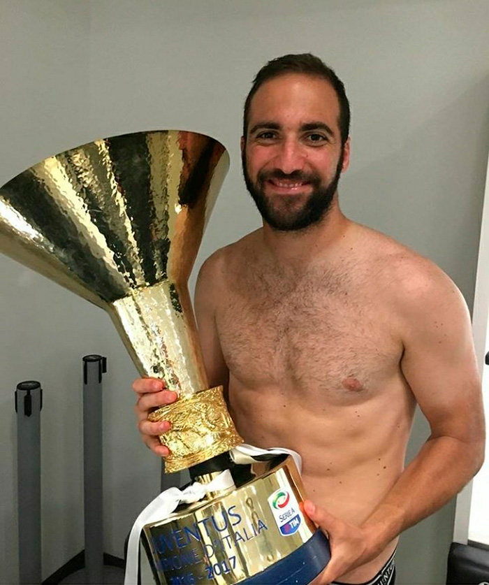 “Envelhecer é um conceito assustador”: a transformação da ex-estrela da Copa do Mundo, de 36 anos, deixa os fãs atordoados