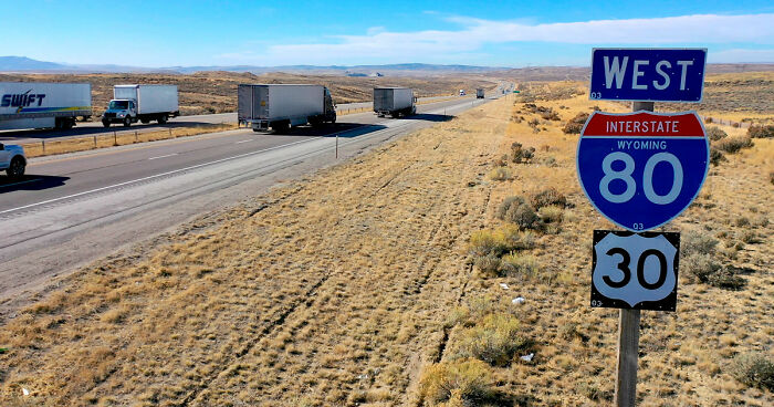 “One Mistake And It’s Over”: 61 Truckers Share Terrifying Roads That Made Them Question Their Career Choices