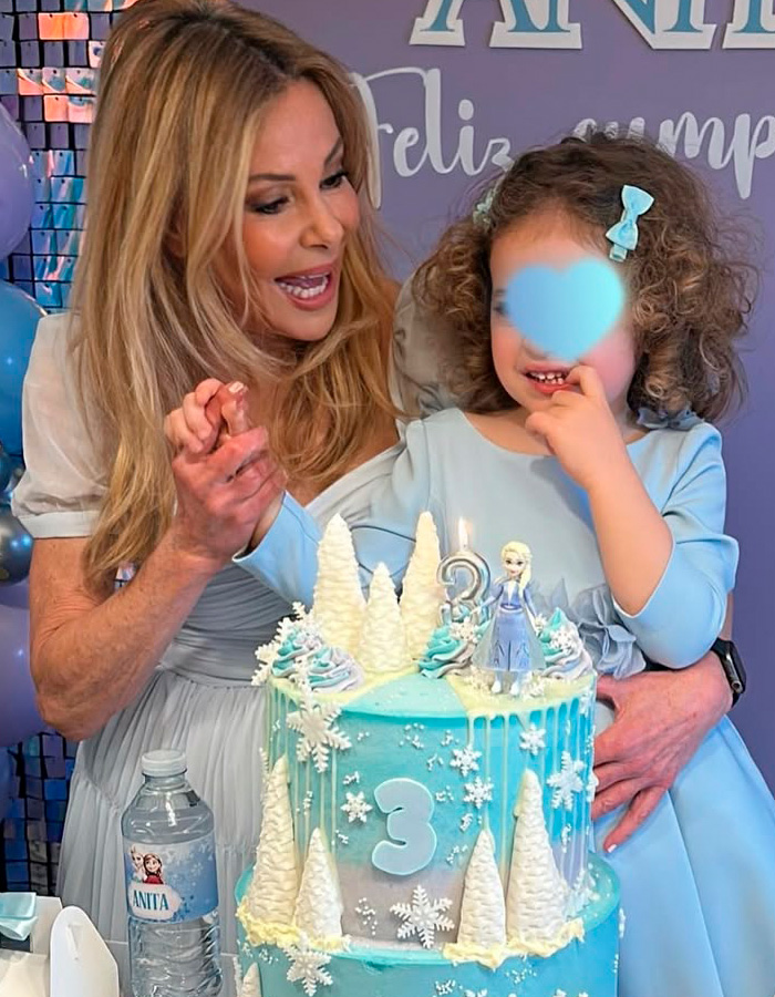 Mulher, 71 anos, que usou os fluidos corporais de seu falecido filho para que seu filho compartilhasse uma atualização rara 3 anos depois