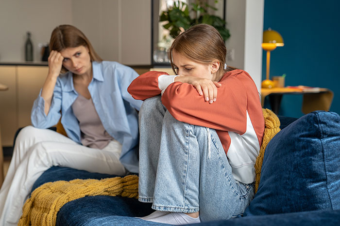 14YO Loathes Mom As Dad Fills Her Up With Hatred, Exhausted Mom Finally Gives Up Her Custody 14YO Loathes Mom As Dad Fills Her Up With Hatred, Exhausted Mom Finally Gives Up Her Custody