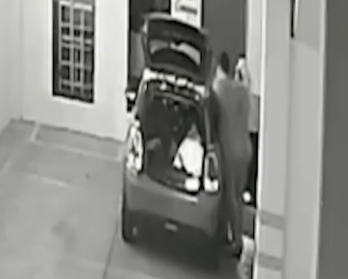 Woman’s Beauty Procedure Turns Into Nightmare When Husband Finds Clinic Empty And Wife Missing Woman’s Beauty Procedure Turns Into Nightmare When Husband Finds Clinic Empty And Wife Missing
