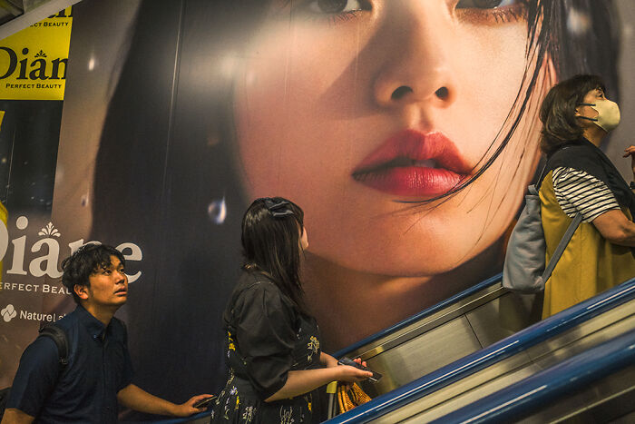 I Spent 10 Days In Japan Capturing Cinematic Street Moments (30 New Photos)