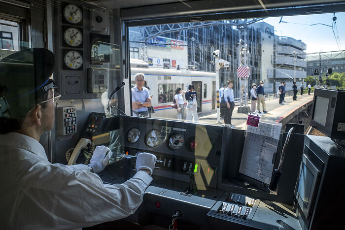 I Spent 10 Days In Japan Capturing Cinematic Street Moments (30 New Photos)