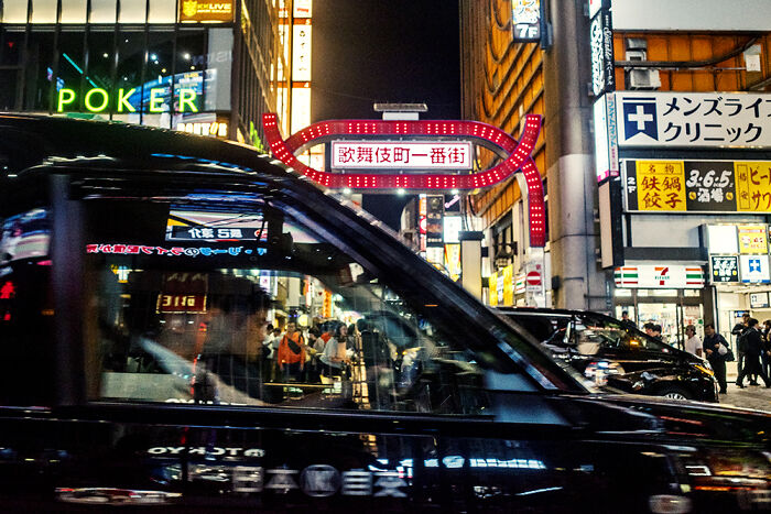 I Spent 10 Days In Japan Capturing Cinematic Street Moments (30 New Photos)