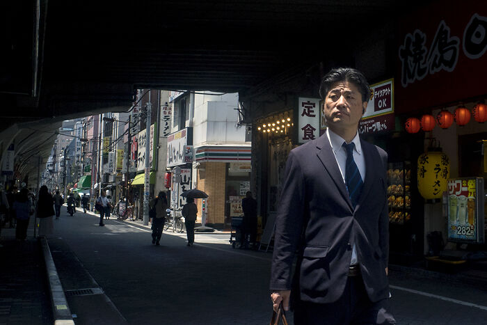 I Spent 10 Days In Japan Capturing Cinematic Street Moments (30 New Photos)