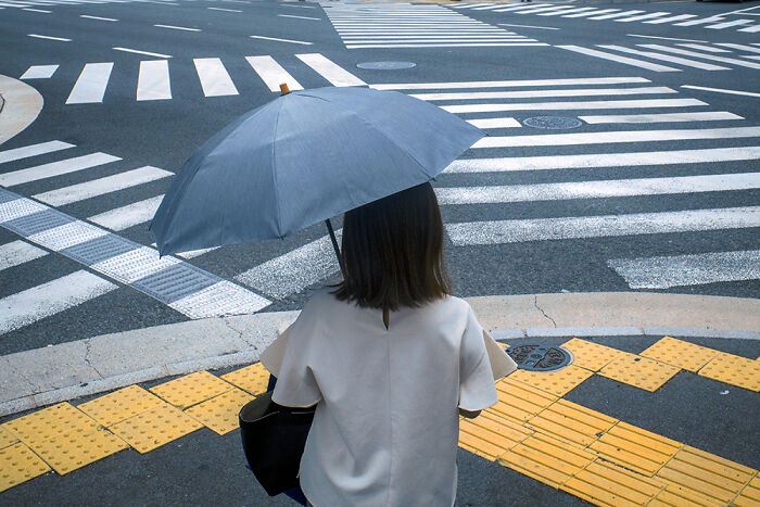 I Spent 10 Days In Japan Capturing Cinematic Street Moments (30 New Photos)