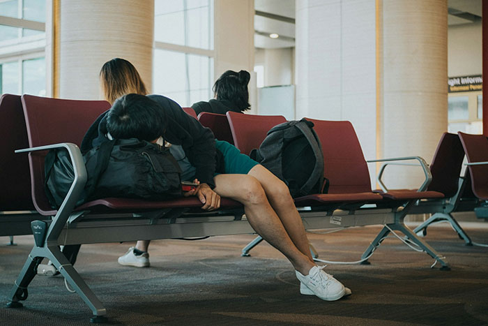 Entitled Mother Tries To Force Toddler Out Of Paid Seat, And The Flight Attendant's Move Is Pure Satisfaction Entitled Mother Tries To Force Toddler Out Of Paid Seat, And The Flight Attendant's Move Is Pure Satisfaction