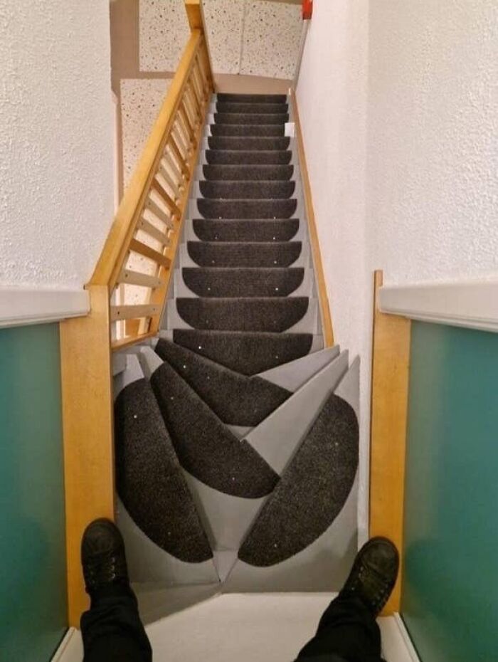 Confusing stair carpet design making steps hard to distinguish
