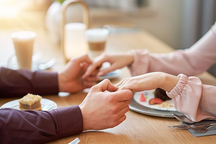 Guy Finally Decides To Propose When He’s Ready, Gets A Rude Awakening Instead Of A ‘Yes’ Guy Finally Decides To Propose When He’s Ready, Gets A Rude Awakening Instead Of A ‘Yes’